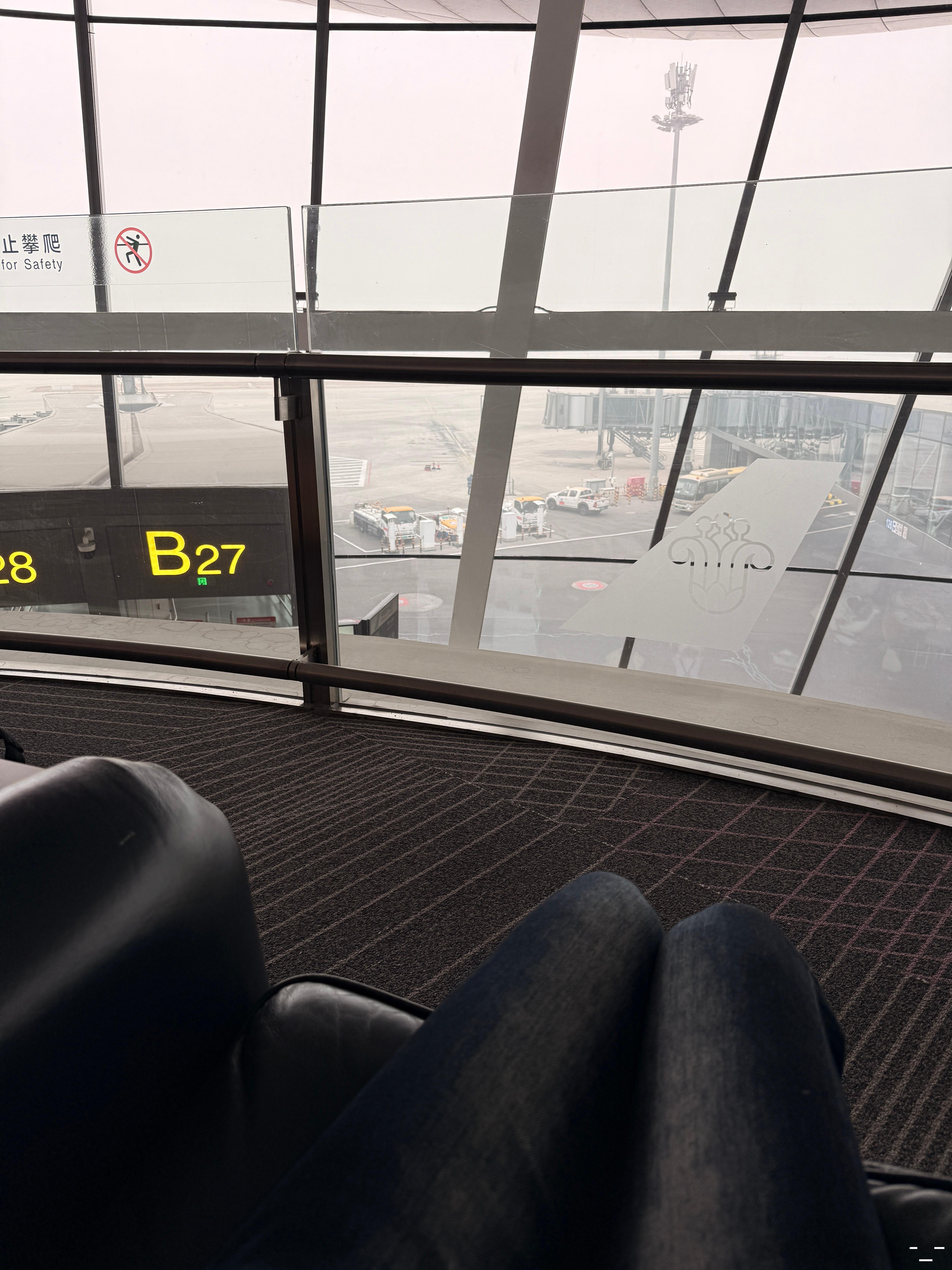 绝佳位置哈哈哈我的登机口就是27号（延误了😢）赞赞赞欧尼茜茜 北京