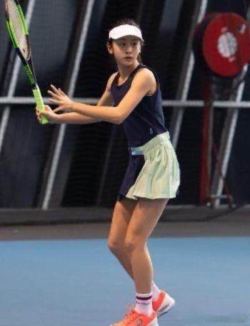 #田亮[超话]##田亮叶一茜模仿打网球好默契#有这样的家庭真的太幸福了，而且田亮