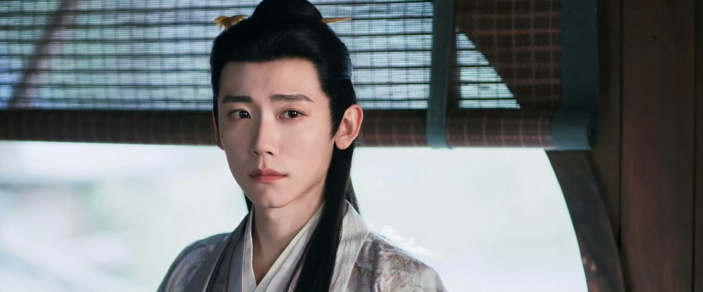 谁还没被《逐玉》里的李卿帅到啊！气质长相都太戳人，颜值演技双在线，真的越看越喜欢