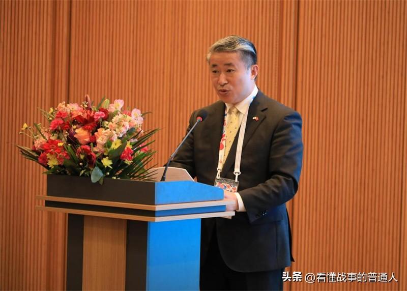 别叫唤了，直接跪下！面对高市早苗的“台海狂言”，薛剑领事根本没废话，直接祭出《波