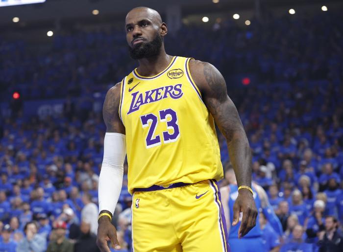 今日，著名经纪人里奇·保罗连线ESPN夏季联赛直播节目，谈到旗下自由球员詹姆斯的