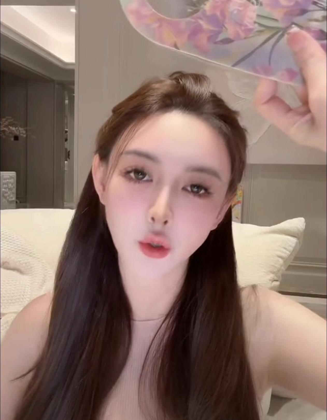 情伤秒变钞能力？看叶珂的带货之旅，黄晓明成绕不开的话题
自8月起，神隐的叶珂突然