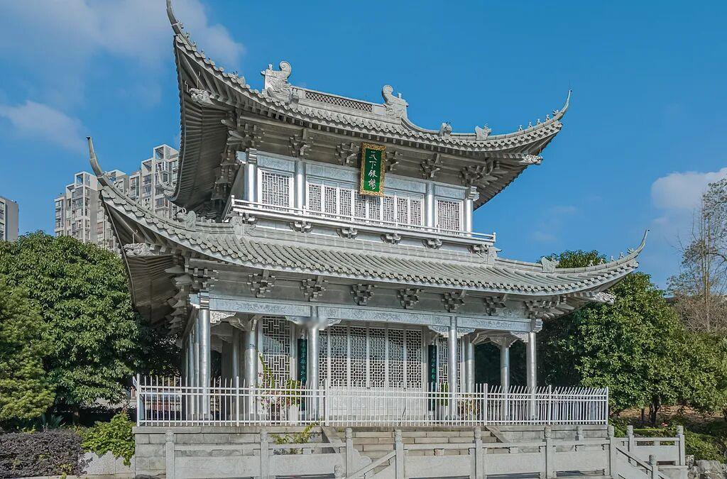 【天下银楼1205万元无人拍】银楼流拍原因 近日，位于湖南郴州市永兴县的地标建筑