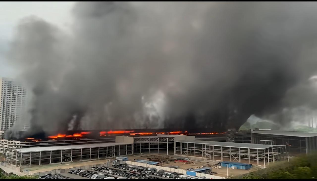 这次失火事件
一切责任全在敌对势力
一切责任全在美方
一切责任全在竞争对手
在此