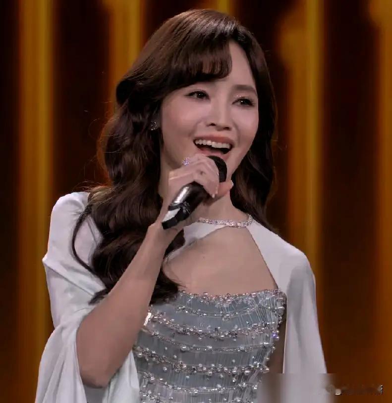 春晚台湾元素引发岛内热议

每年一到春节，春晚几乎成为亿万中国家庭必不可少的“文