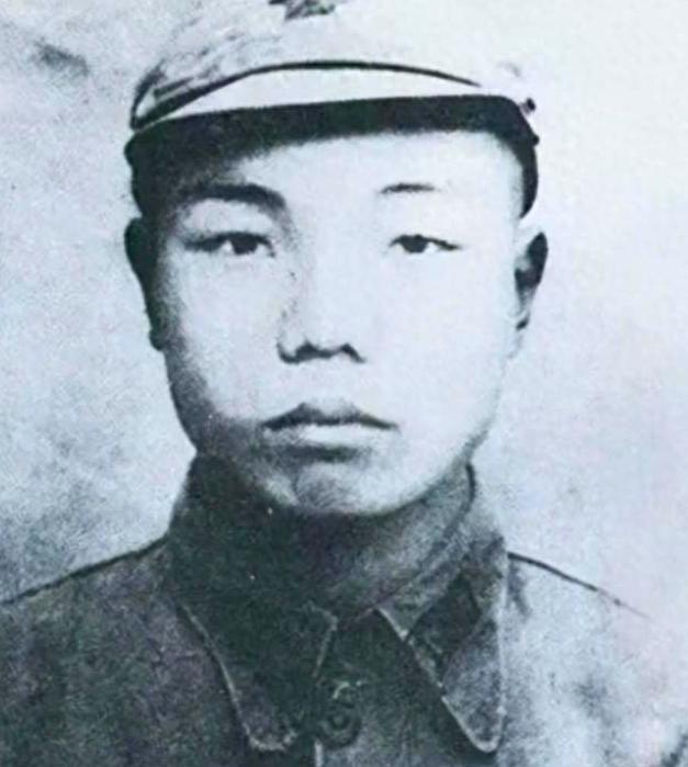 1938年，一位八路军将领在冀鲁边区根据地不幸遇害，惨遭地主武装分尸三截。萧华闻
