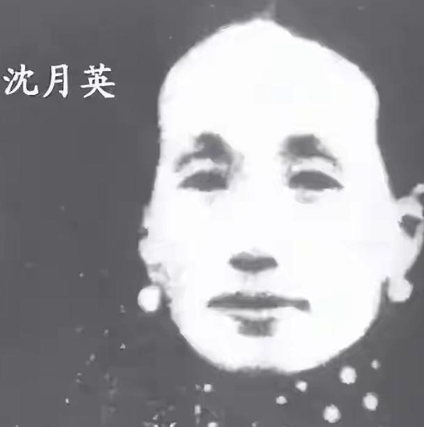 1930年，杜月笙的发妻沈月英和表哥私会，云雨过后，，她含着泪叮嘱表哥：“你今晚