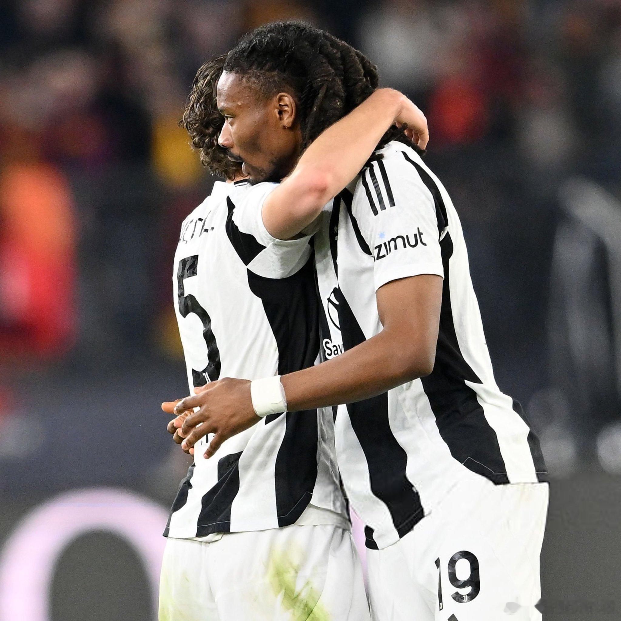 米兰体育报：斯帕莱蒂将在对阵卡利亚里的比赛中恢复他的主力中场阵容，洛卡特利将继续