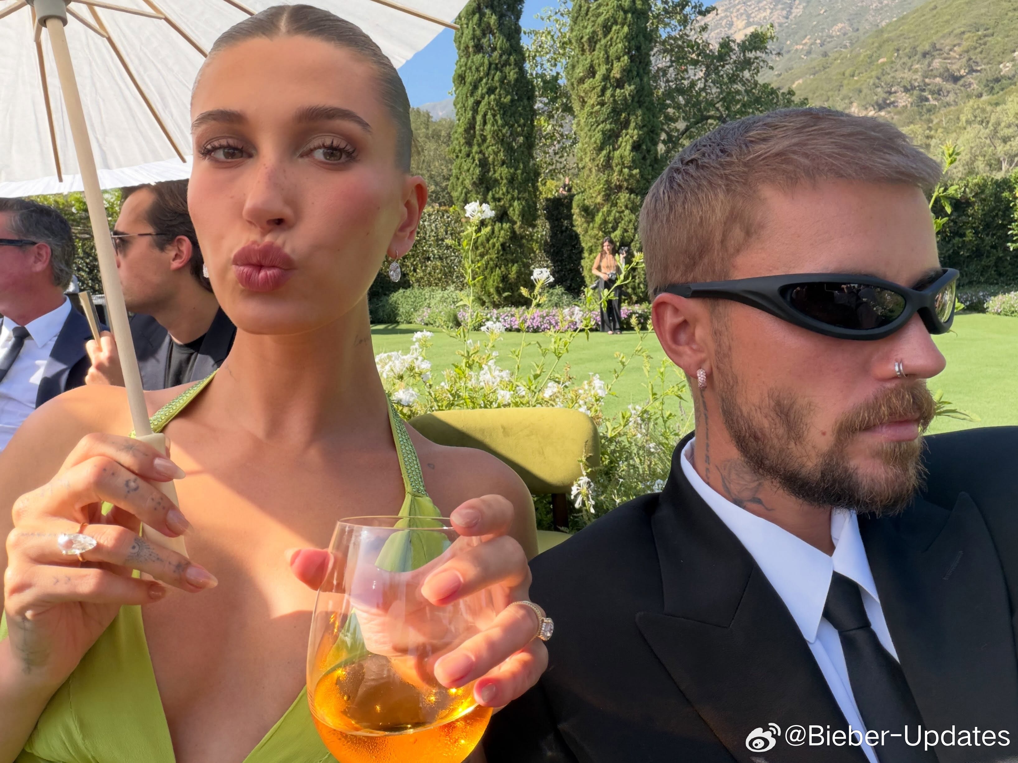 20260829｜贾斯汀比伯和海莉参加Finneas 和 Claudia Sul