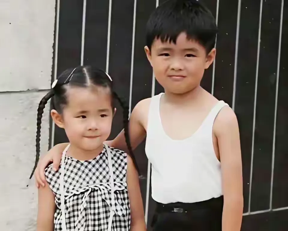 王祖贤小时候长这样