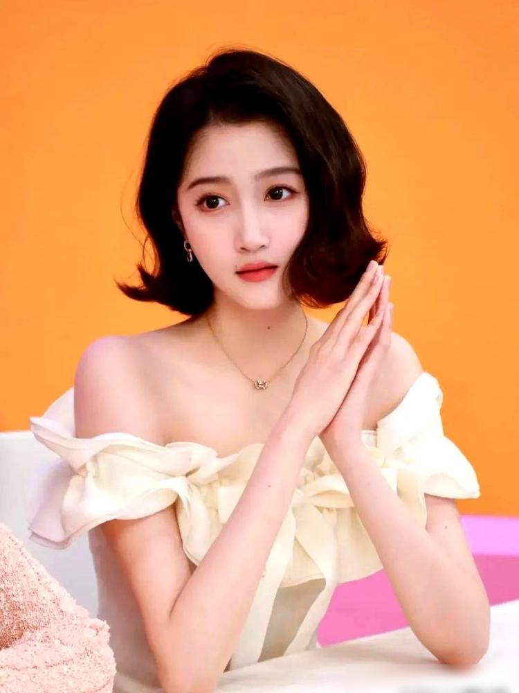 七年爱情长跑竟成道德枷锁？这届年轻人谈个恋爱也太难了！顶流情侣七年分分合合被全网