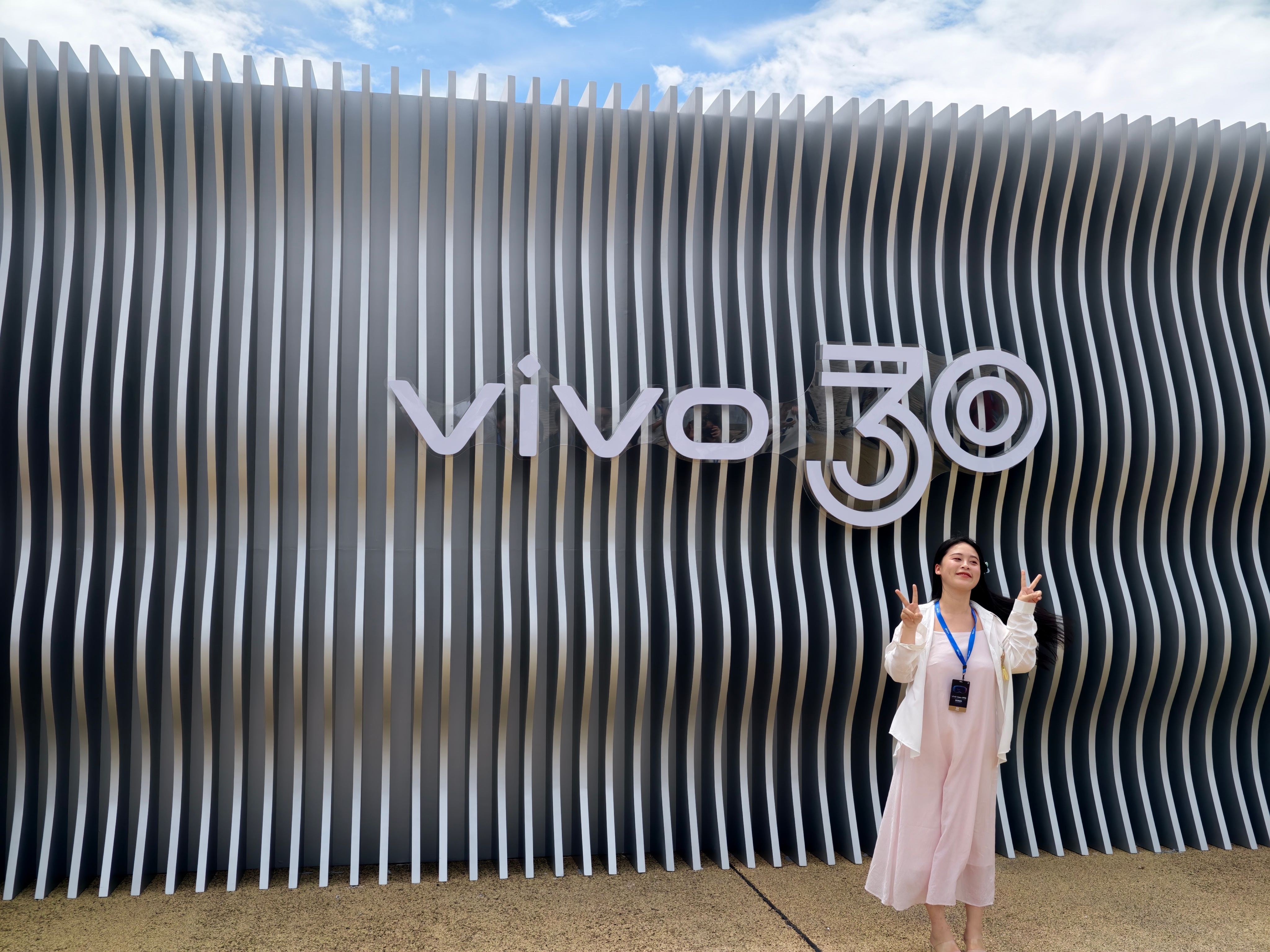到会场了，静等vivo Vision发布会开始，在大屏幕上看到了vivo X5 