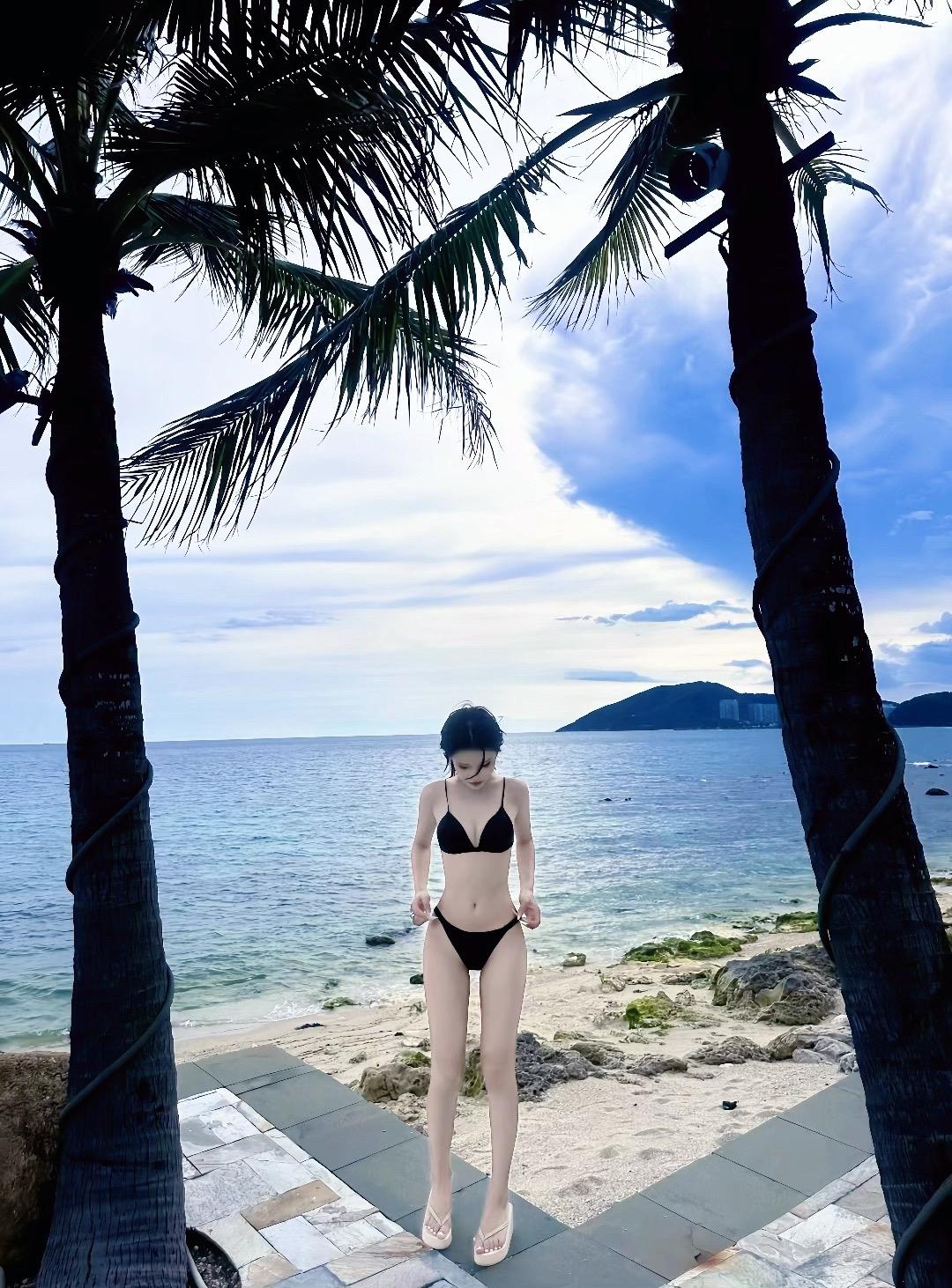 姐身材这么好 不这么穿可惜了  🏝️