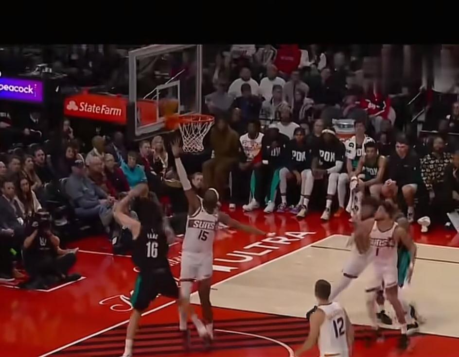 这两年我很少看NBA了，不知为什么，它对我的吸引力越来越少了，反而会偶尔看看CB