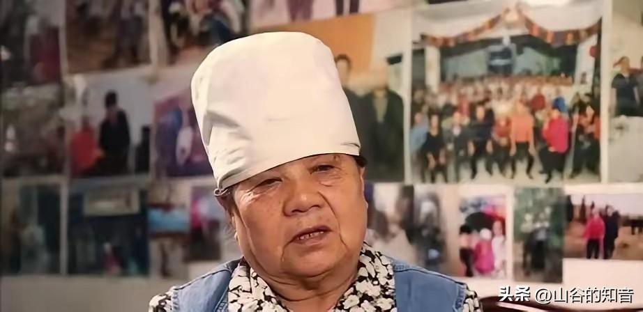 1983年，韩雅琴的早餐店，来了4名刑满释放的寸头少年，出于心善，韩雅琴给他们盛