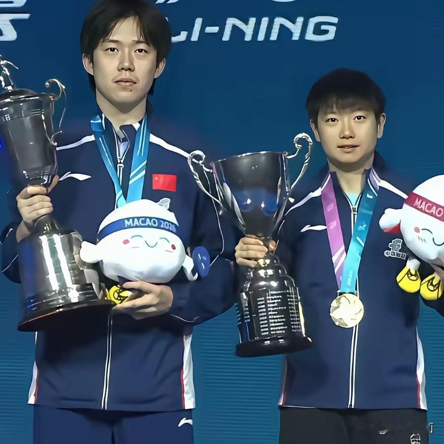 我现在虽然不打乒乓球了，可是，世界杯乒乓球决赛，我愣是丢开手机，聚精会神看完电视