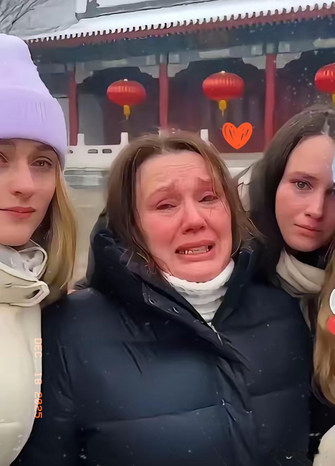 谁能想到，
一位乌克兰母亲的采访突然火了！
三个女儿全嫁中国人，一分彩礼没要，她