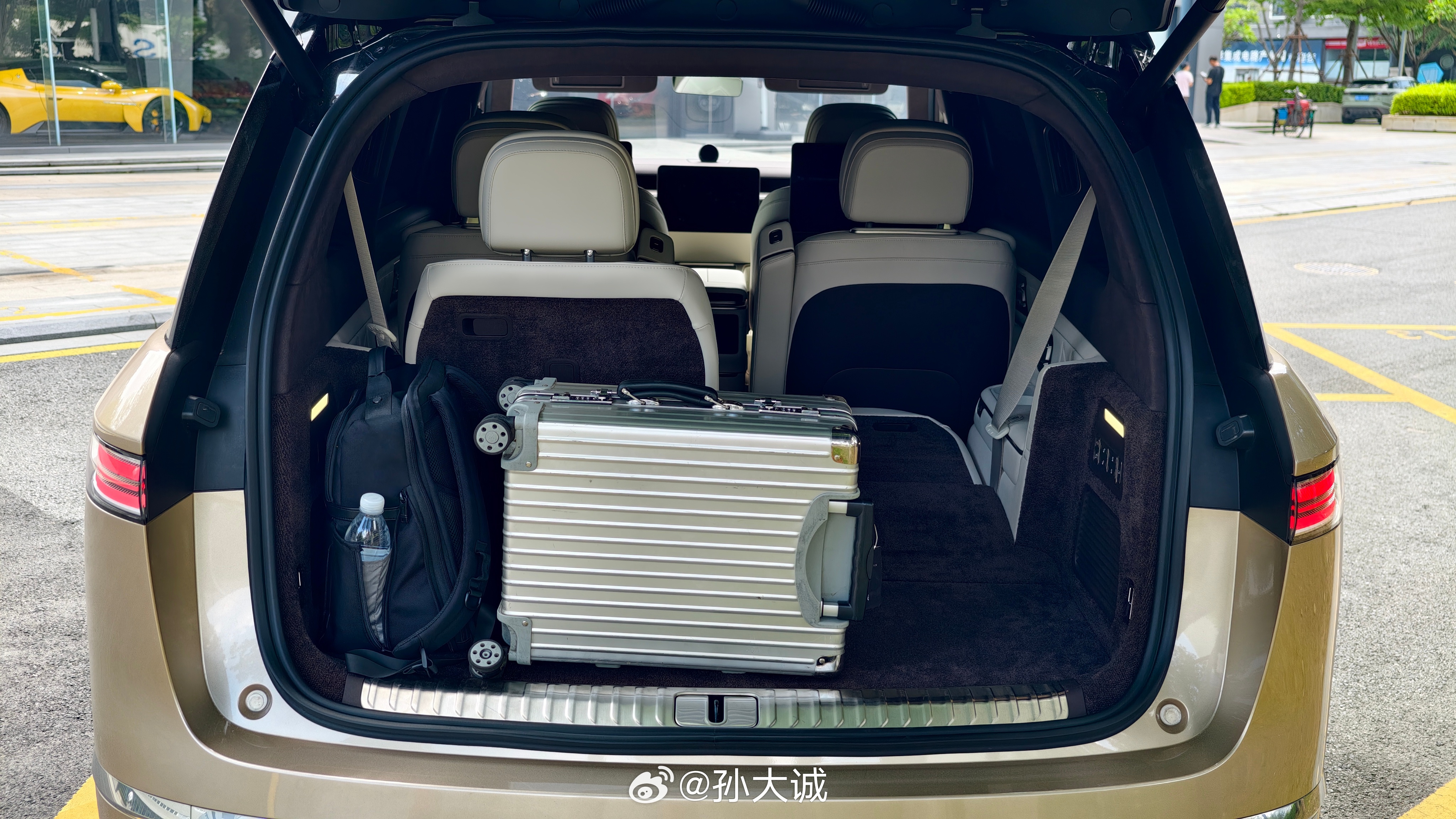 在厦门体验了两天蔚来ES9 再来总结一下ES9带给我的感受：大V聊车 蔚来，算是
