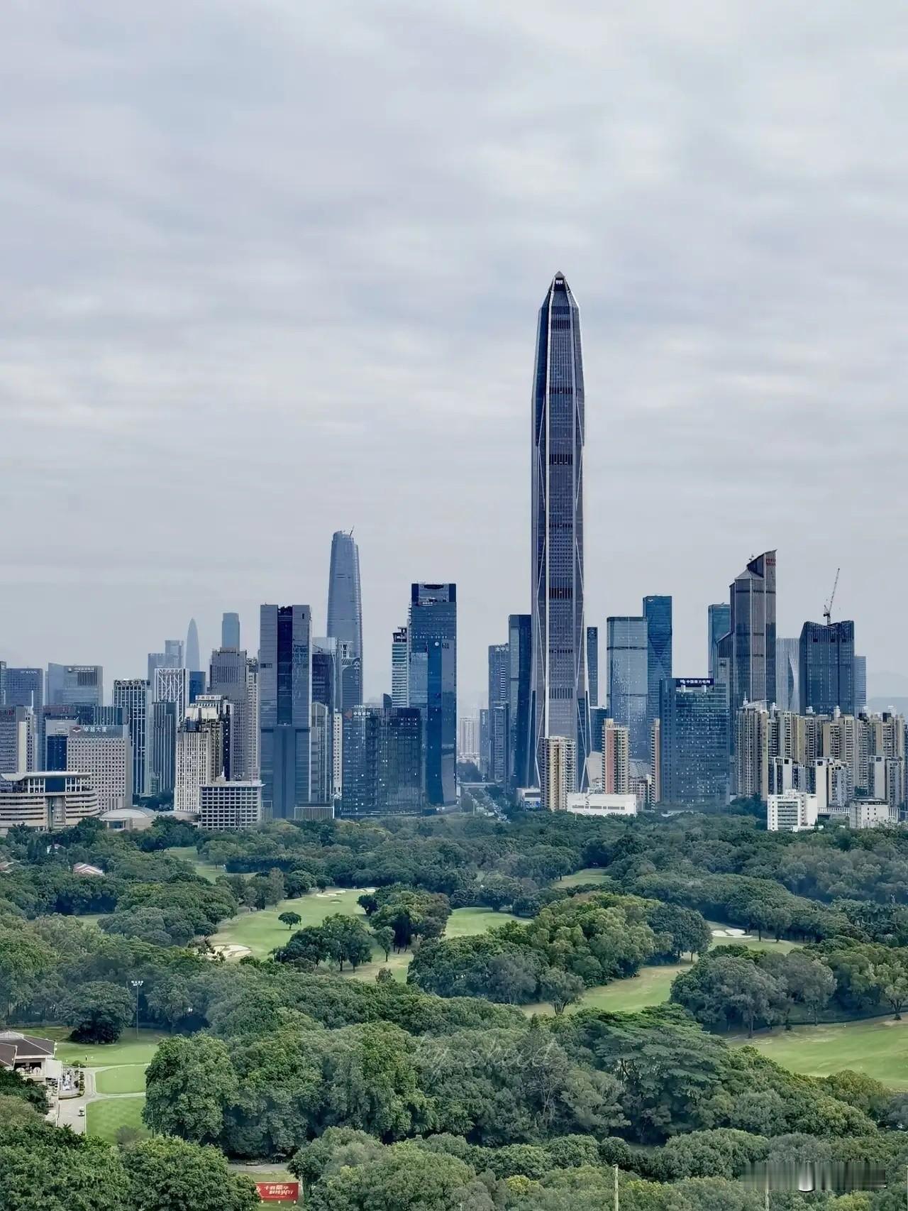 有没发现，中国各大城市很难再建造出二三十年前那样经典和美感的建筑群了。比如珠江新