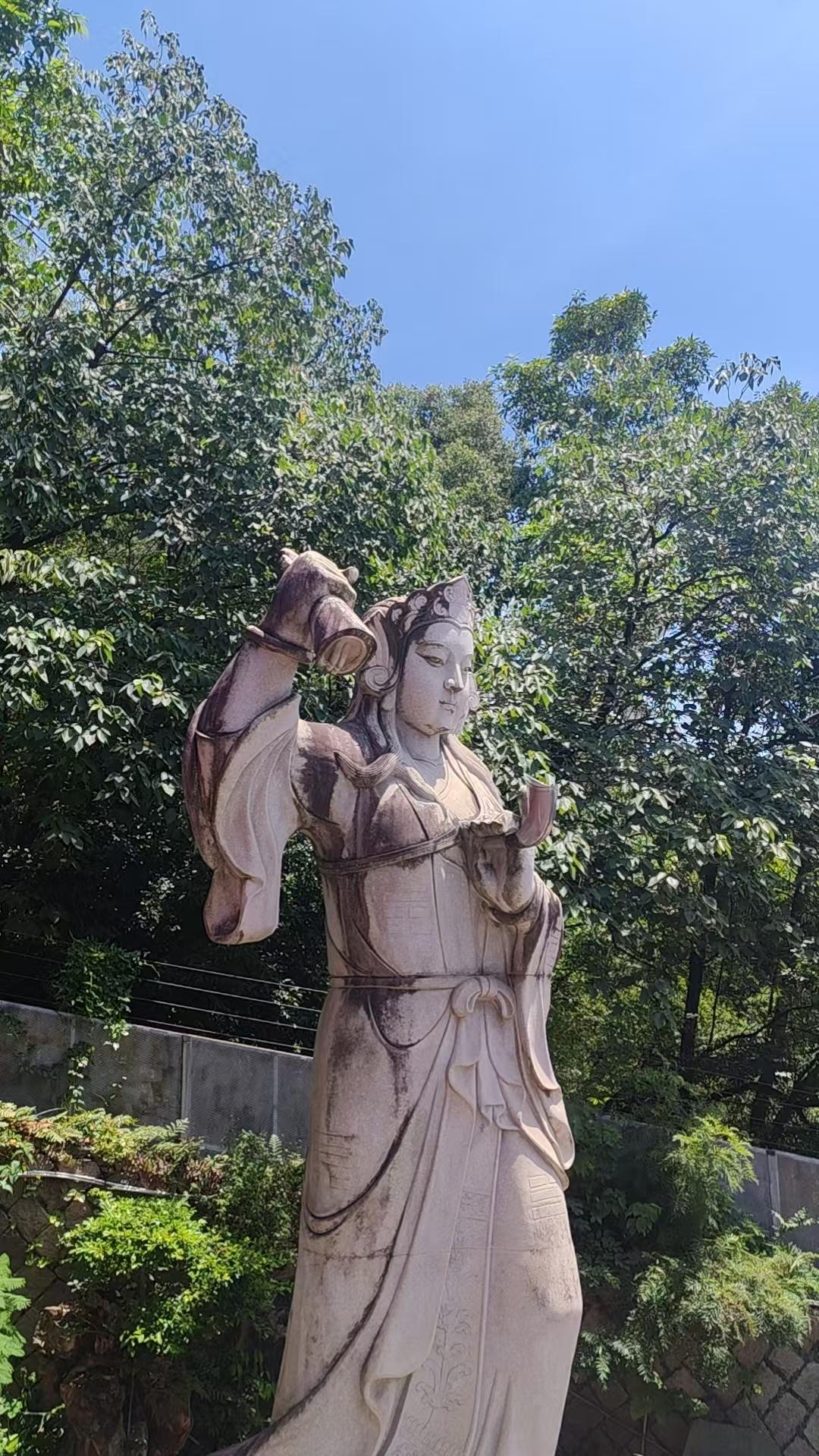 福州市仓山区龙潭角陈靖姑祈雨台，那可是个有故事的地儿。陈靖姑传说那叫一个神，她可