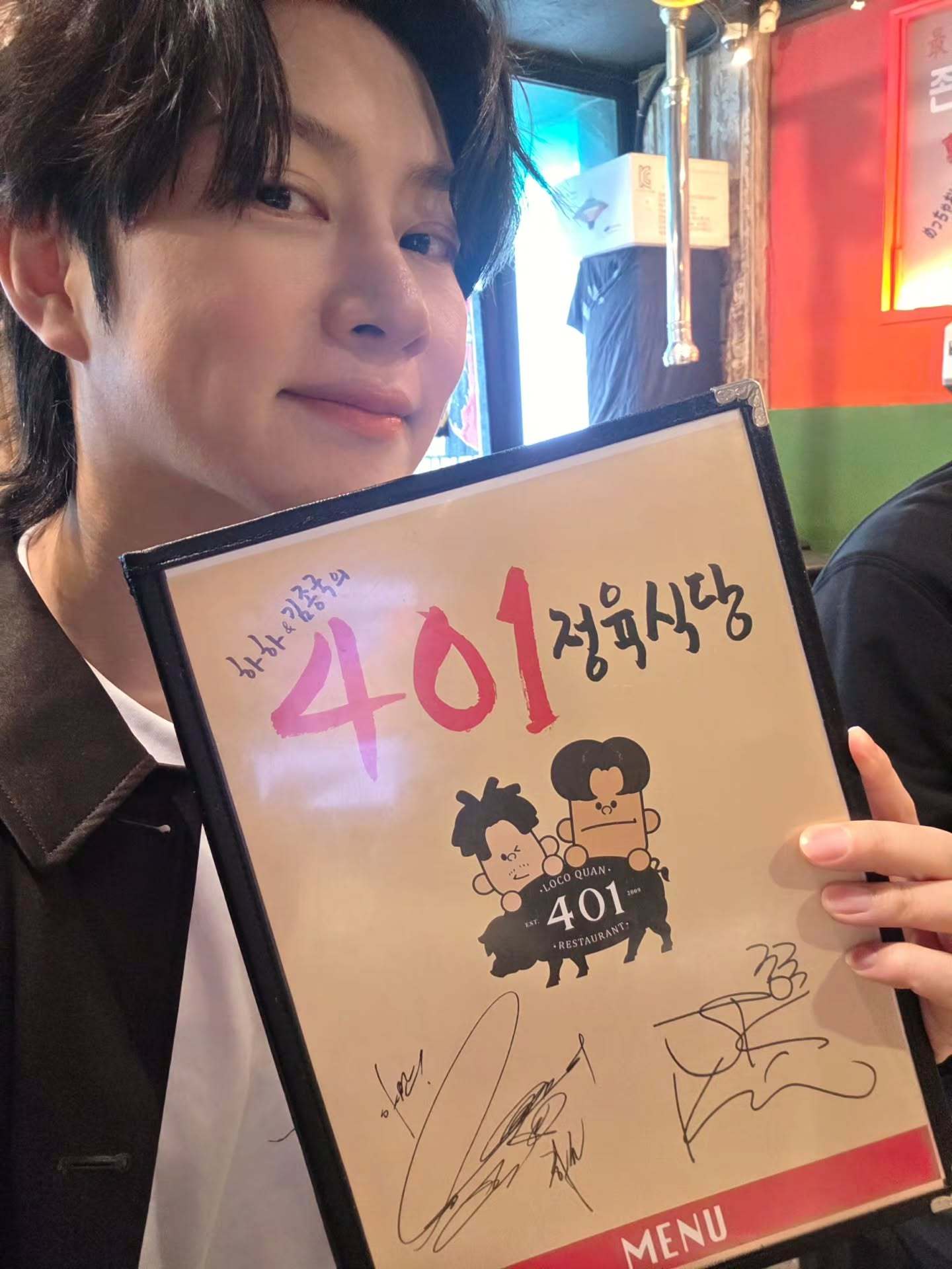 “CB百蓝_。260311金希澈 IG更新：今天去了弘大的美食店'Turbo' 