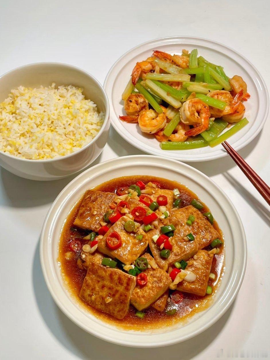 年轻人不爱做饭的原因长辈总吐槽年轻人不爱做饭、贪图方便，其实从来不是懒惰，全是现