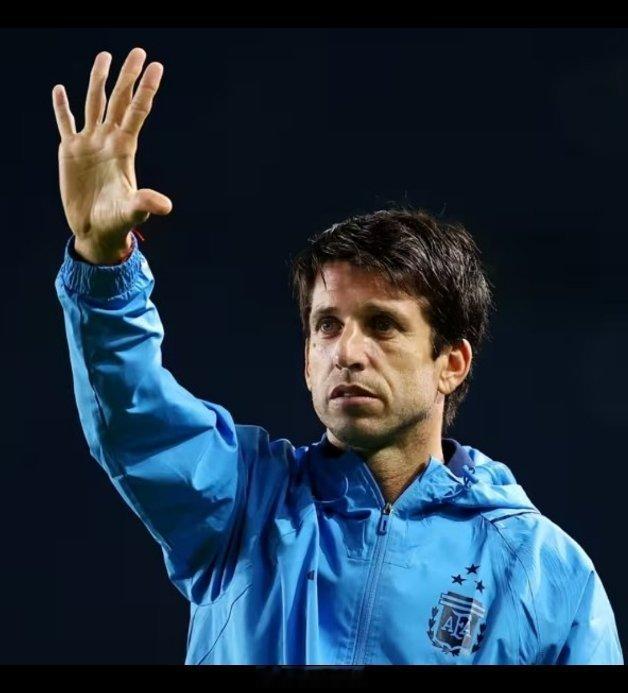 阿根廷国青主帅普拉森特谈现在球员和他们那个年代球员的不同：“我们那个时代的年轻球