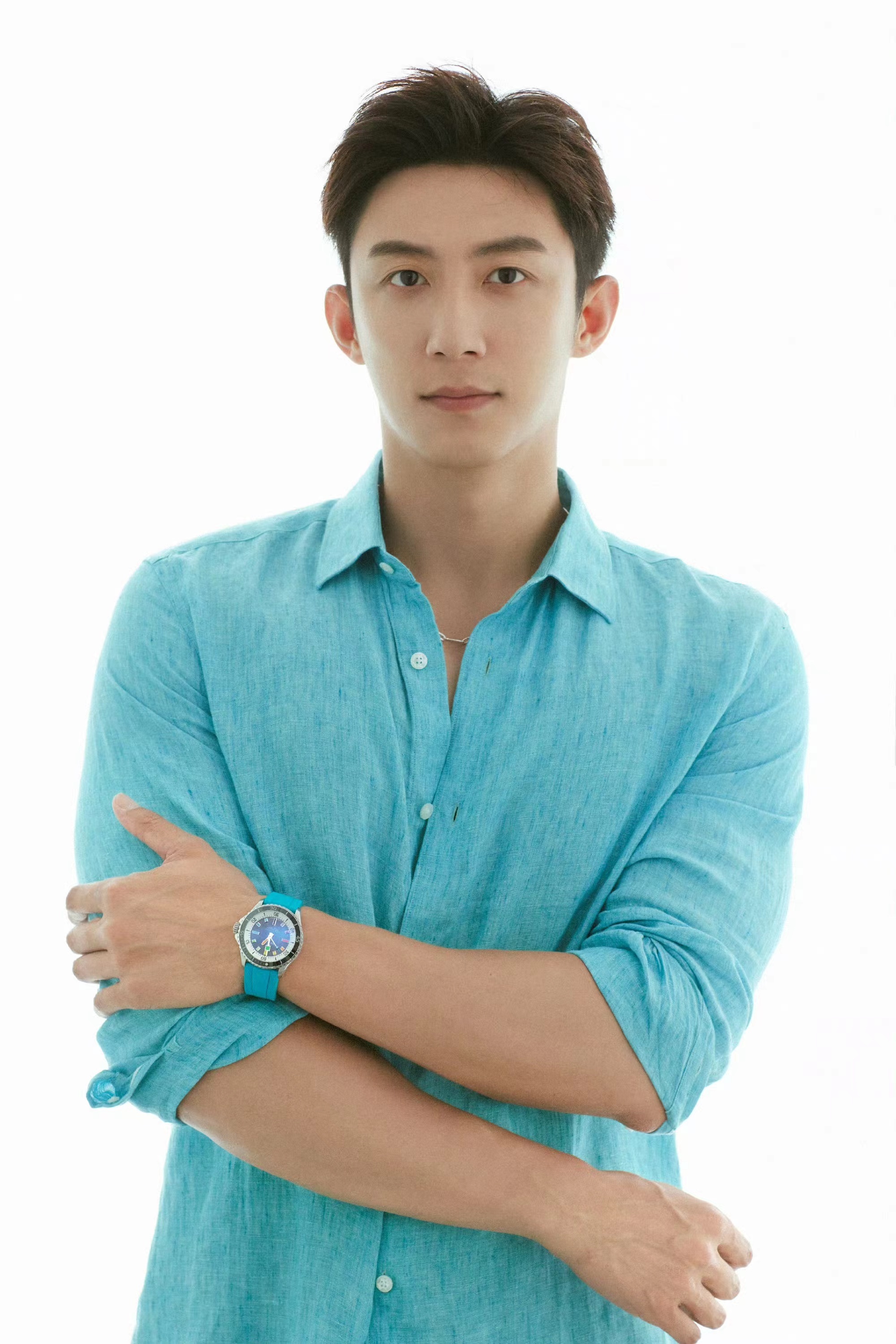 #黄景瑜工作室出图##黄景瑜海洋蓝衬衫#黄景瑜海洋蓝衬衫，哇塞哇塞 ​​​