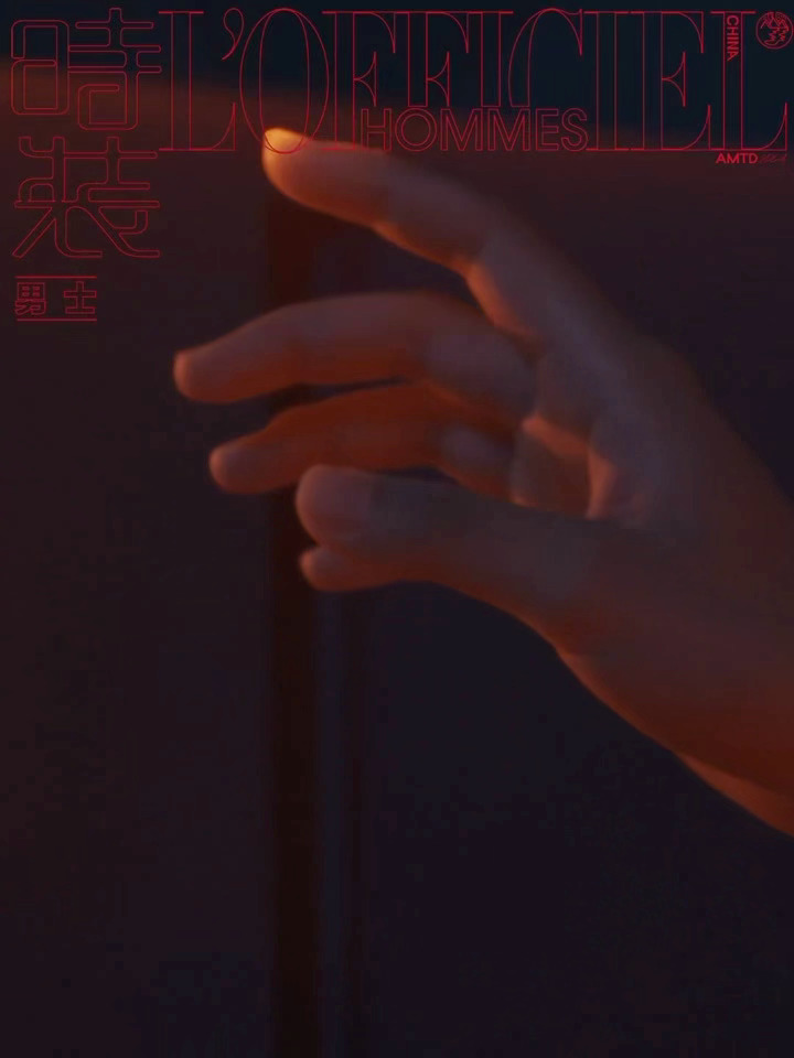 梓渝时装男士九月刊封面啊啊啊 梓渝时装男士九月刊封面预告来袭，光影之下的回眸好帅