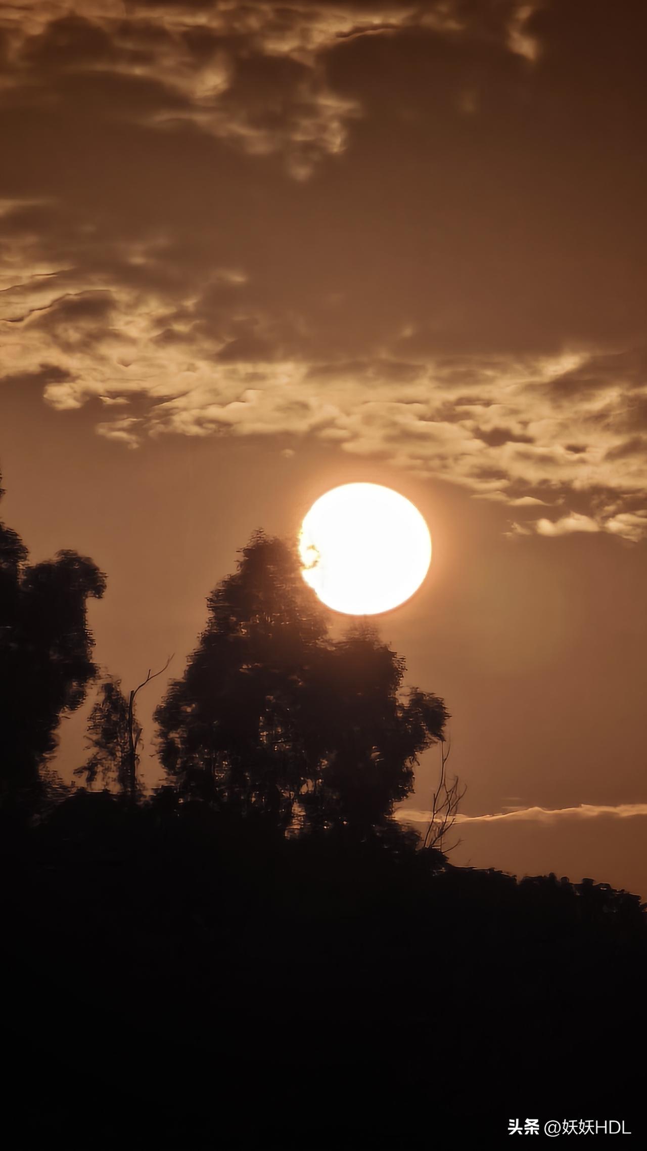 秋日的山头
夕阳、日落