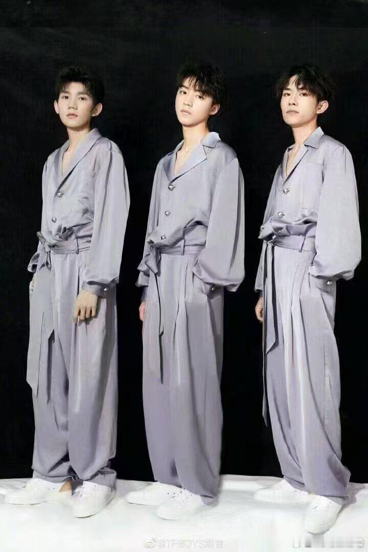 TFBOYS小学生已经不认识TFBOYS了TFBOYS即将成为上一代小虎队 妈呀
