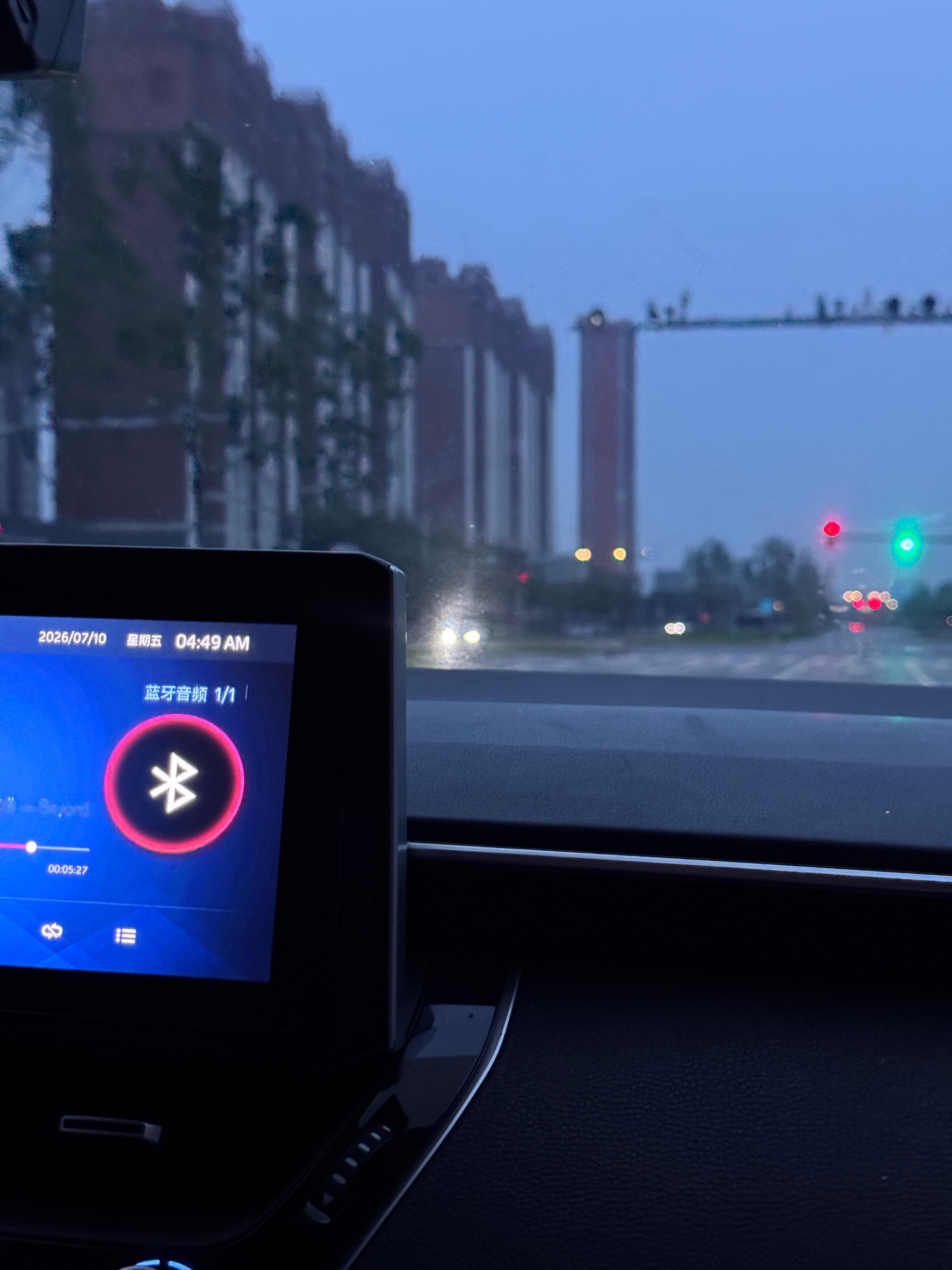 高能量女王特种兵的一天：晚上10点结束拍摄🎬凌晨4点出发机场✈️喀什5个小时落