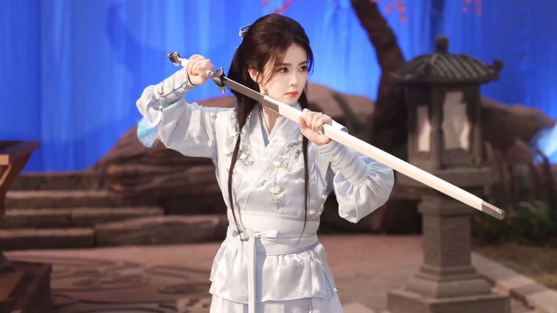 白鹿安慕希物料花絮少女执剑闯江湖鹿儿完全天选古人来的，好适合侠女白鹿白鹿