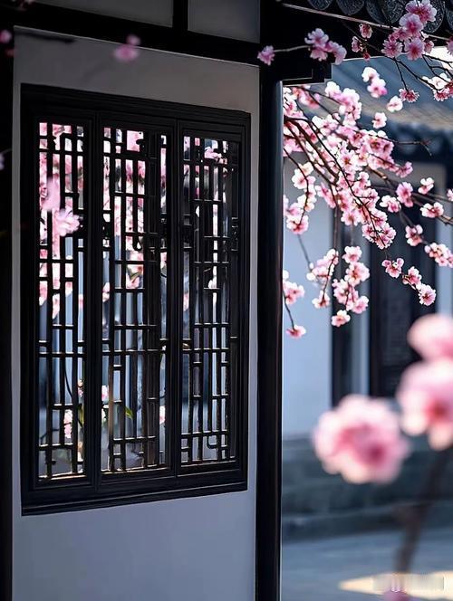 鹊桥仙 . 旧愫

老街浮隐，恍如昨日，
频梦檐香花影。
弄堂曲径暮炊烟，
小屋