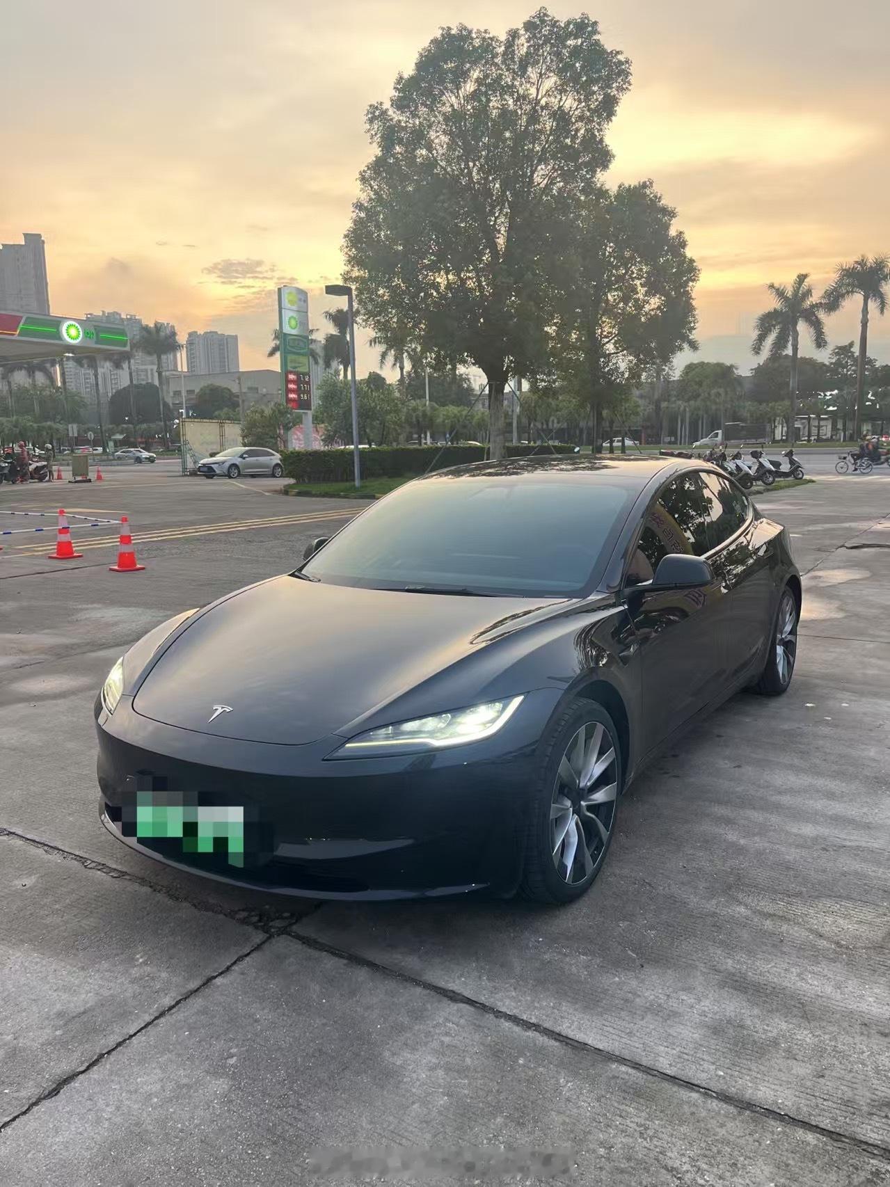24年特斯拉Model 3焕新版原版原漆、➕大轮毂、4万多公里16多。喜欢您来 