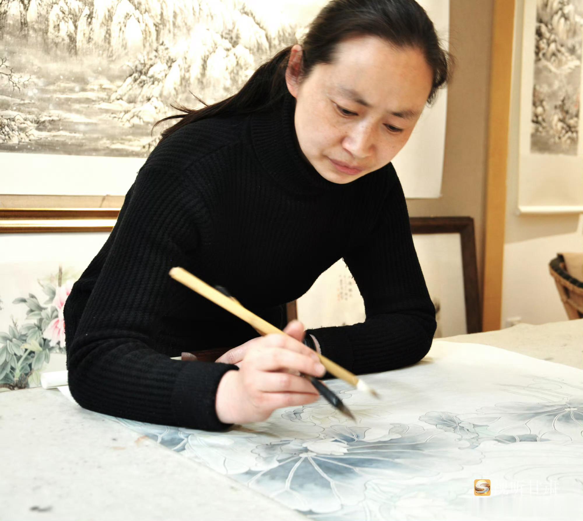 素绢藏大千：郭燕春工笔中的陇原诗学郭燕春工笔中的陇原诗学 在当代中国画坛，工笔常