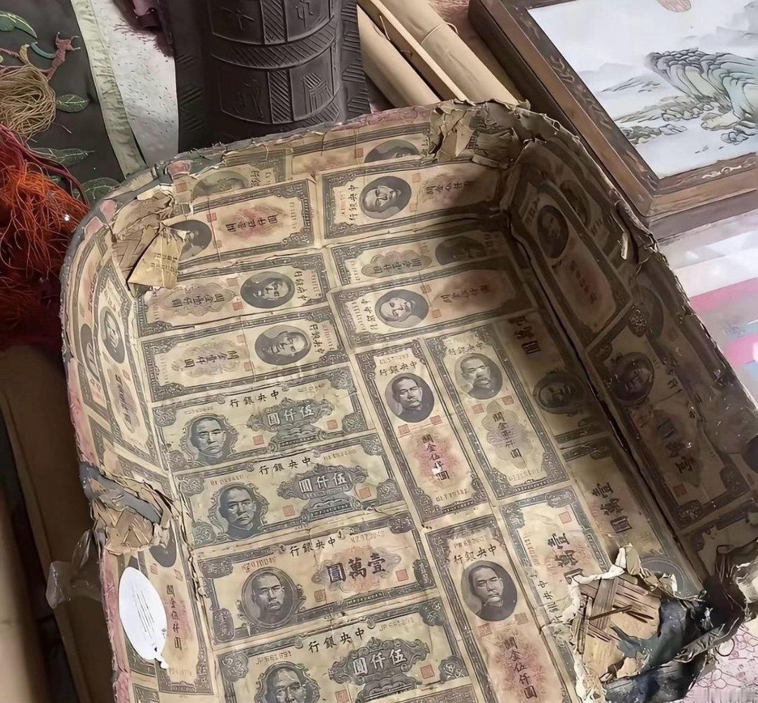清理旧杂物时翻到的，这是哪个年代的东西值钱吗 