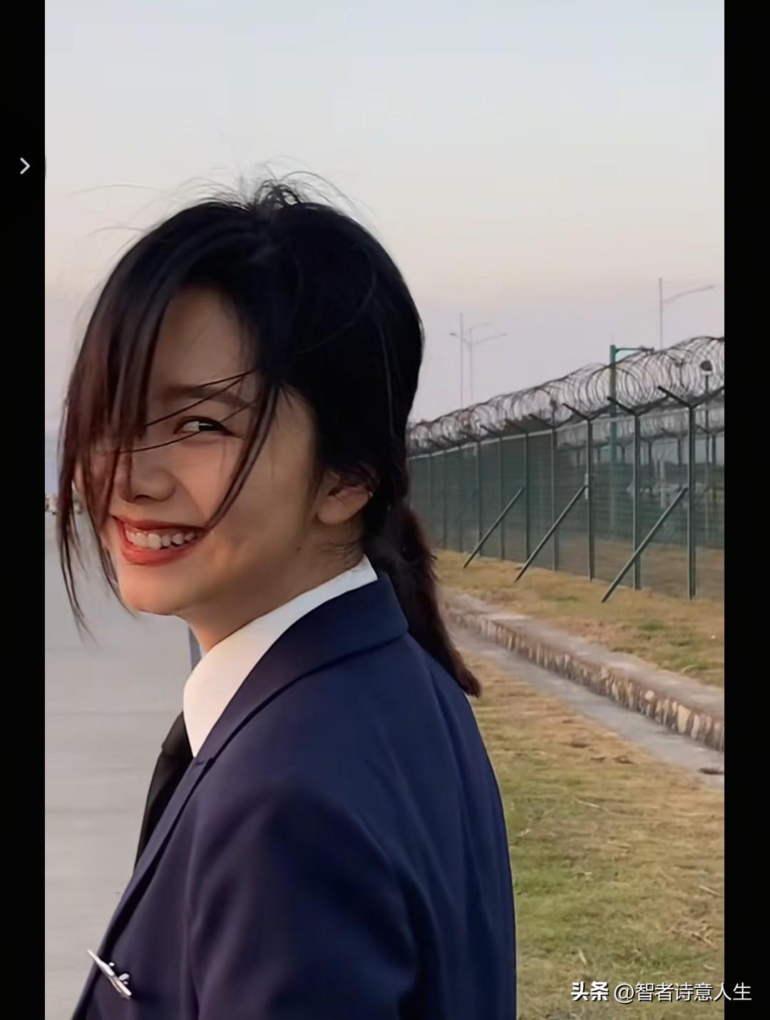 谭松韵居然来了？我火速赶到，瞬间被她的美惊艳到挪不开眼，忍不住对着天空大喊：没人