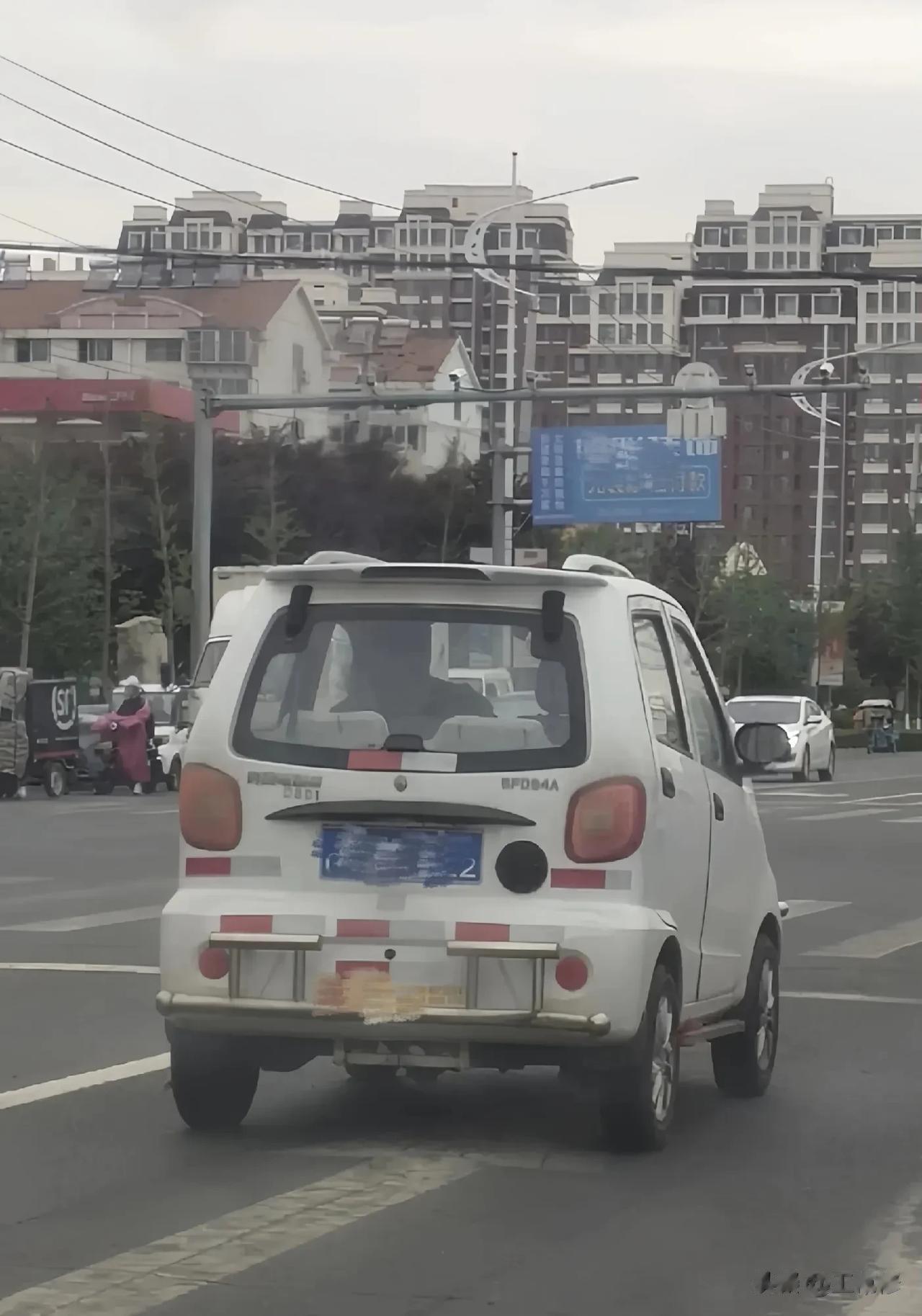 为什么要取缔满街乱窜的“老头乐”？

从现行的交通法层面讲，“老头乐”没有路权，