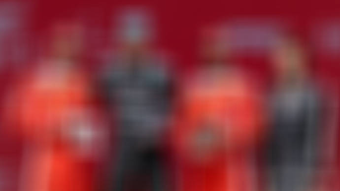 f1海外账号发合影把吴艳妮裁掉 3月14日F1中国大奖赛冲刺赛，吴艳妮受邀为拉塞