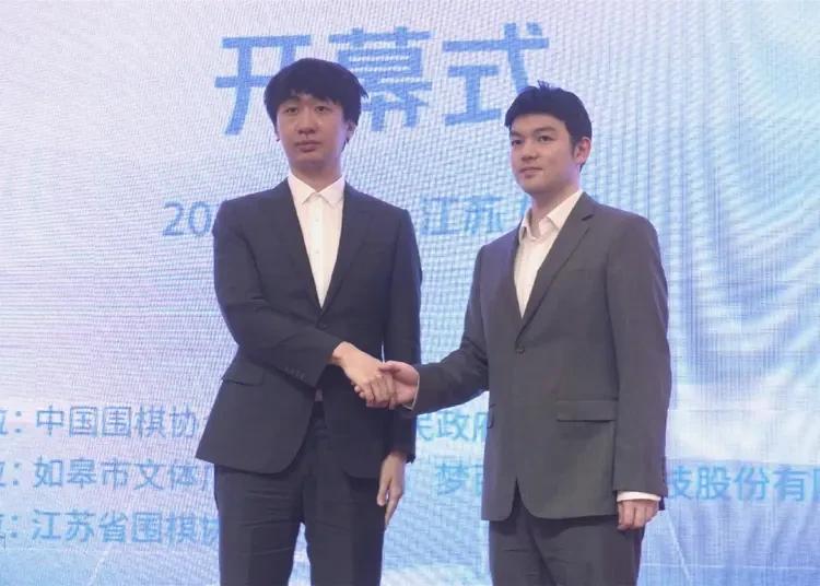 川渝德比~轩工先拔头筹


第五届梦百合杯世界围棋公开赛由党毅飞和李轩豪两位年令