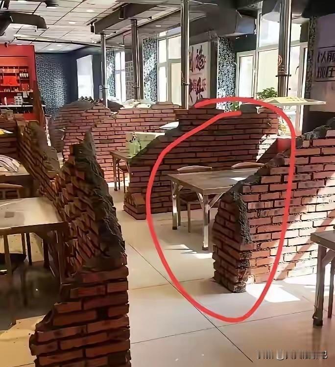 现在经济环境差，
生意不好做，
只有靠创新和实干，
才能摆脱困境，
看看这个餐厅