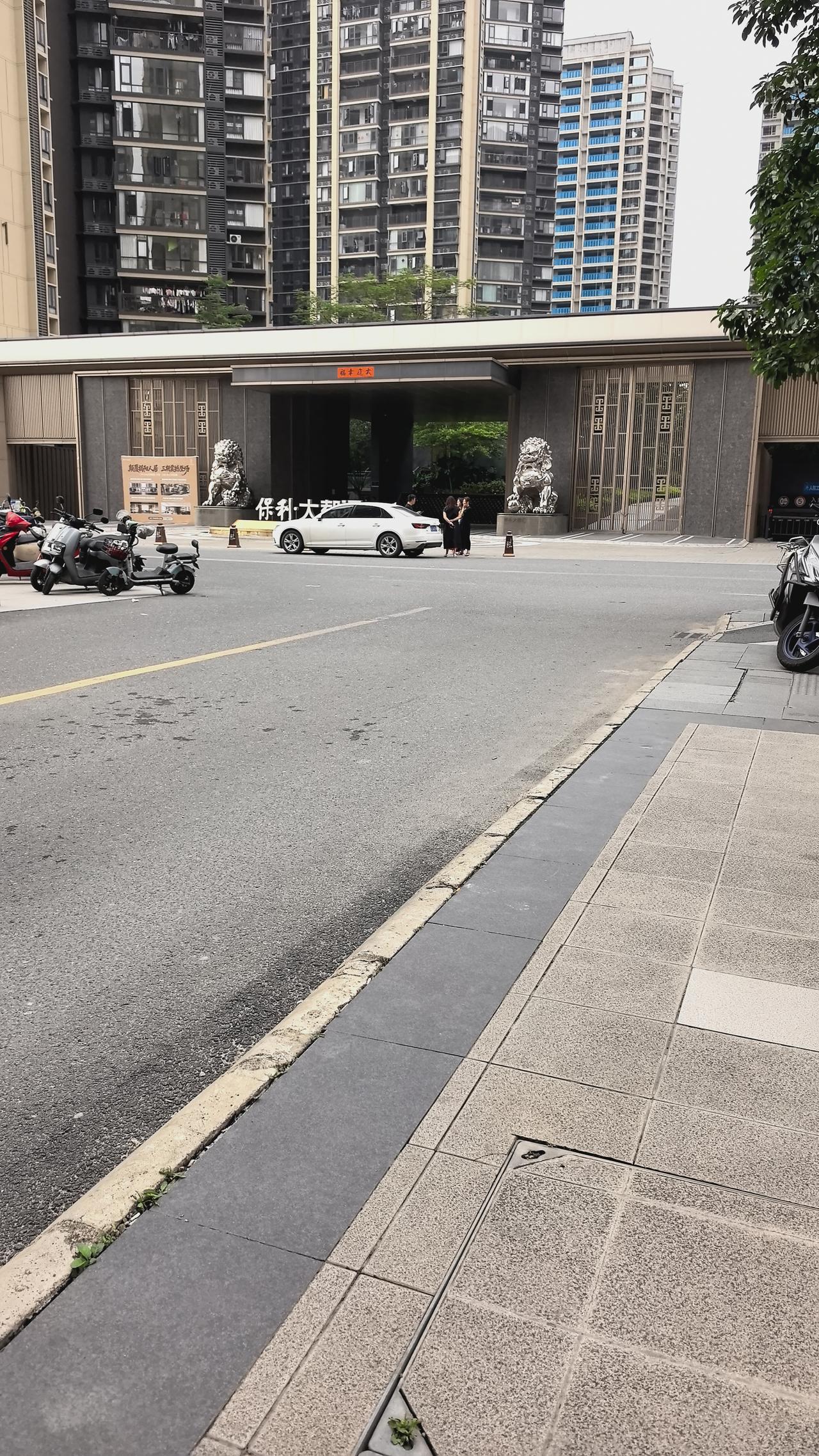 晚上和婆婆散了半个小时的步，让我明白了一个道理。
结婚后，我就跟着老公来广东这边
