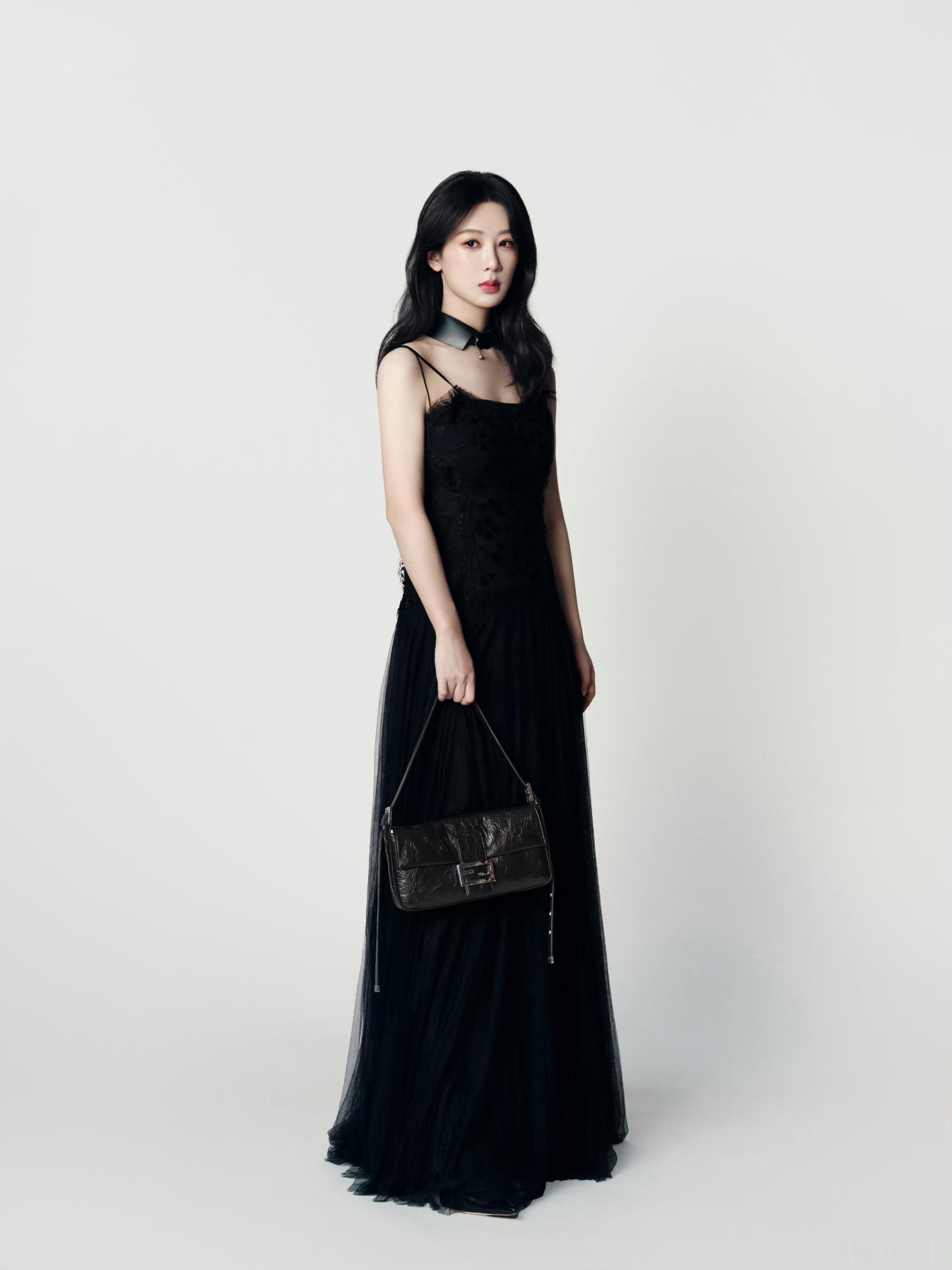 杨紫新晋白玉兰视后商务杨紫FENDI推广 杨紫新晋白玉兰视后商务，美成这样！ 