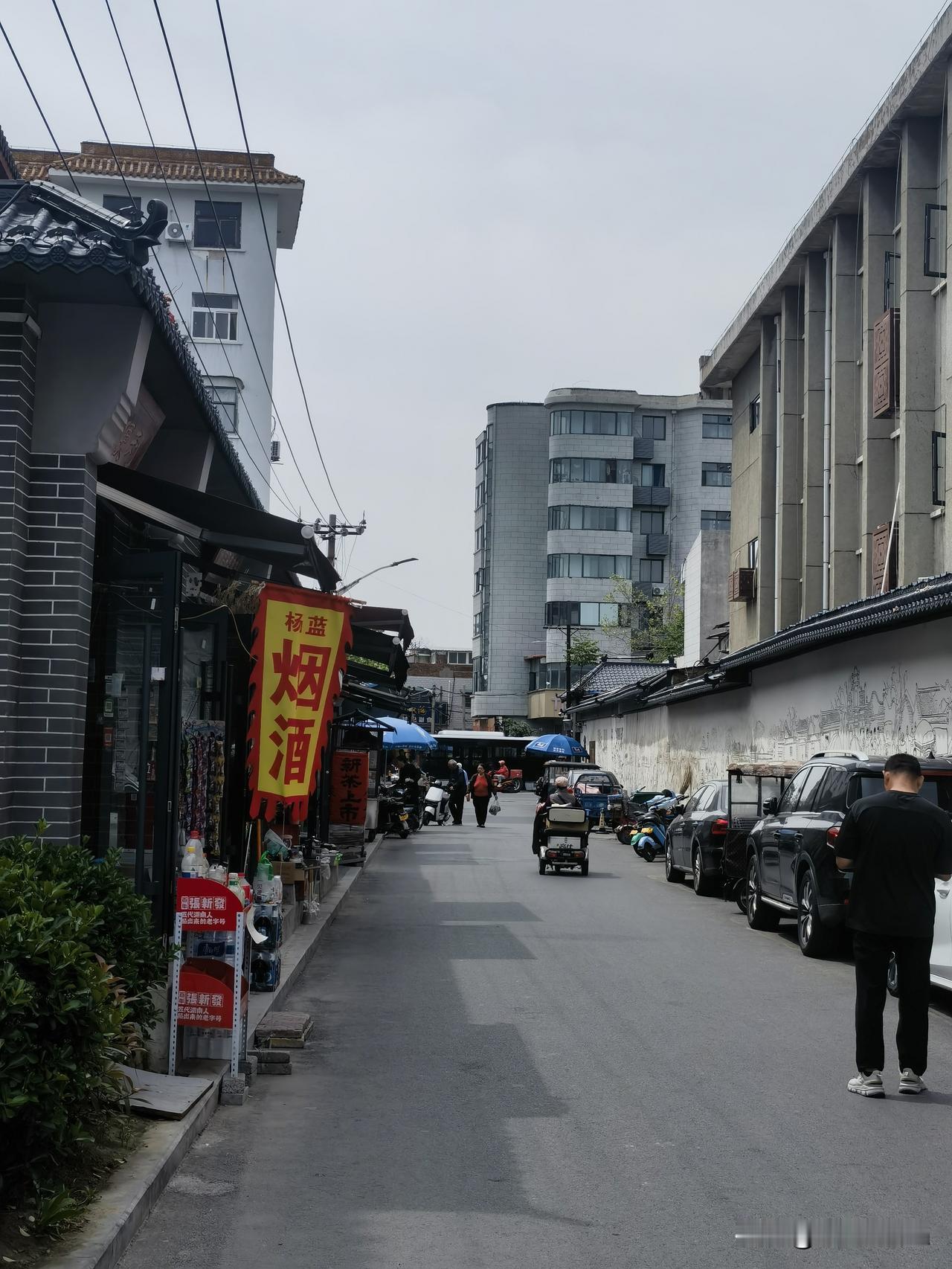 岁月悠悠，人生如梦，唯有心中的爱与善良，方能穿越风雨，照亮前行的路。