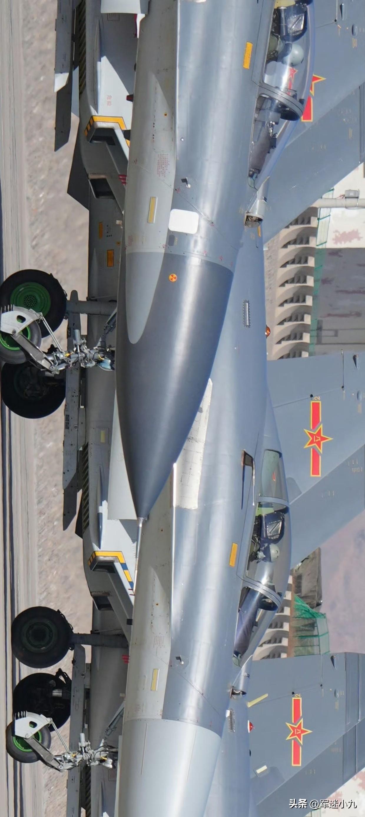 军网首曝！歼11家族罕见“全家福”曝光？同框3款型号暗藏换装玄机……

这真的是