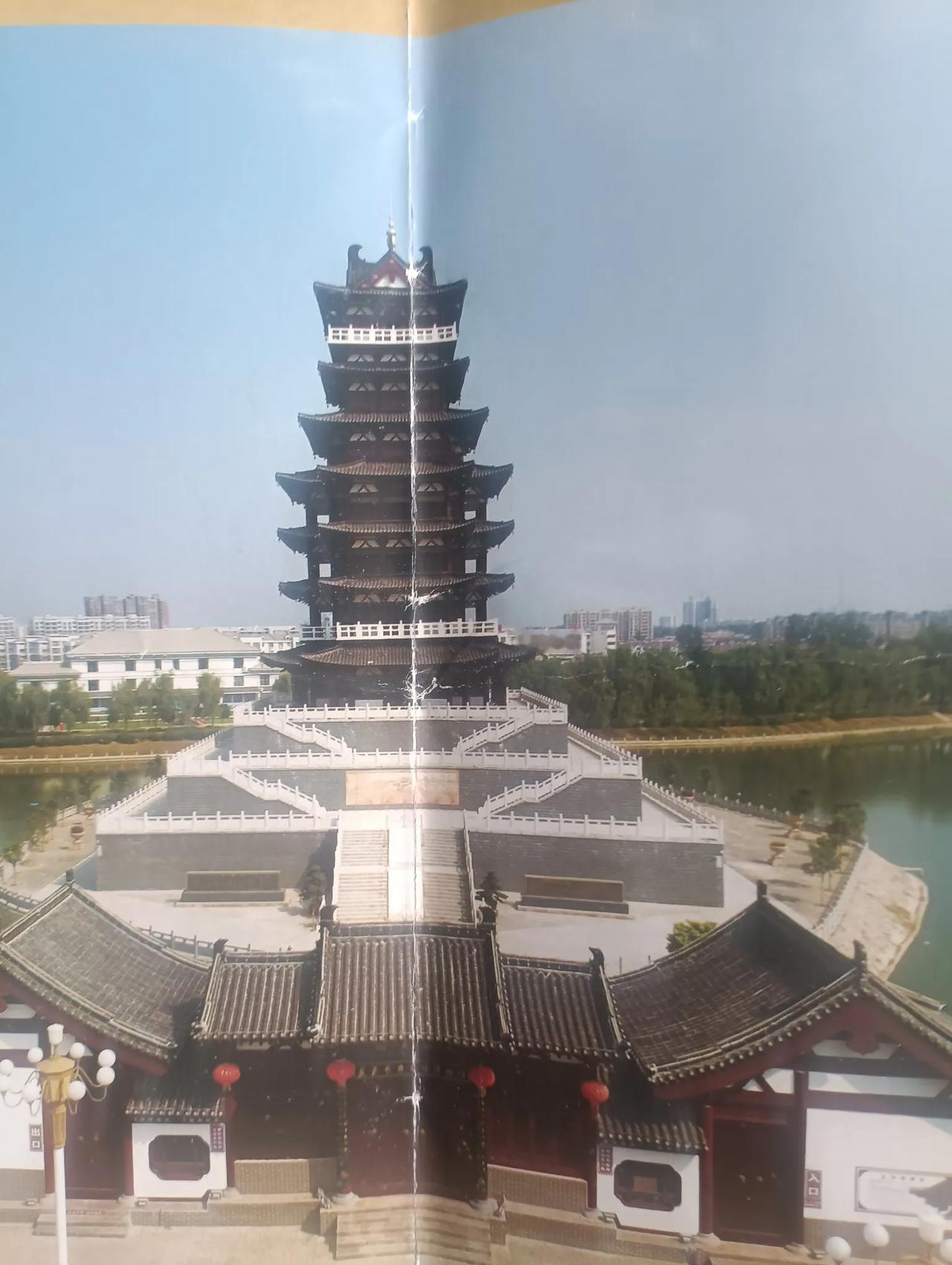 夏邑长寿阁，名不虚传。
  最近去了河南豫东名城——夏邑县，这座被命名的中国长寿