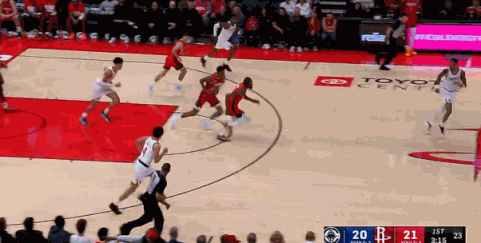 贾巴里传球水平肉眼见长……
就像这个球小贾击地传给杜兰特的时机和力度就恰到好处！