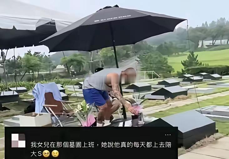 陪伴，应该是全身心的。可是他在玩手机。不看手机估计他待不住。请问具俊晔又在表演什