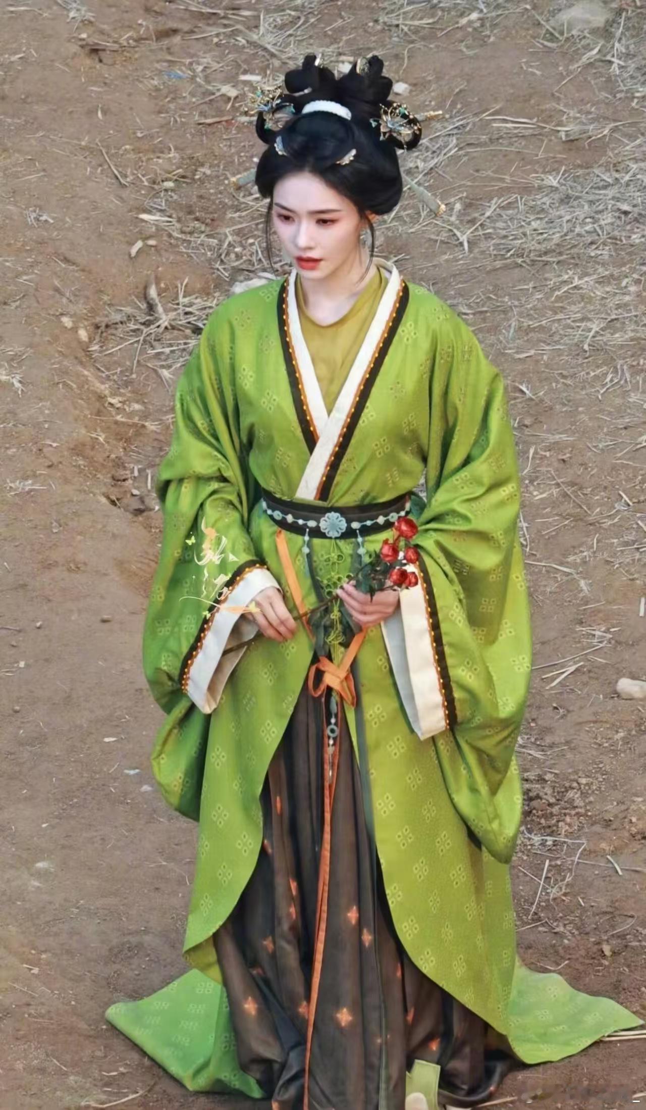 林允神一部鬼一部 《归鸾》里的温婉贵女和《聊斋》里的志怪美人，两种气质撞在一起，